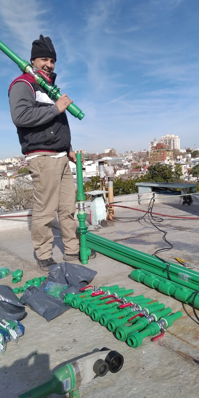 En pleno porceso de colocacion de cañerias